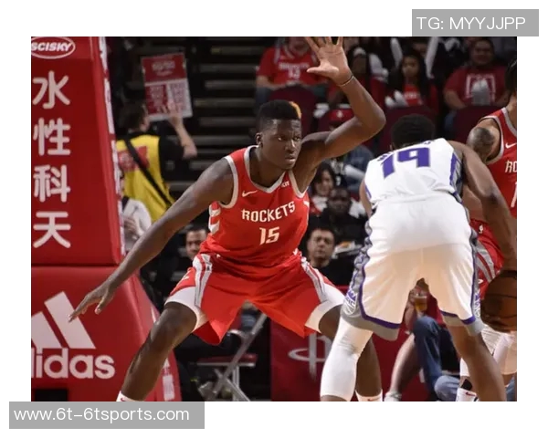 进攻火力全开三球首节10分钟狂砍15分3板展现绝佳状态 进攻火力全开三球首节10分钟狂砍15分3板展现绝佳状态