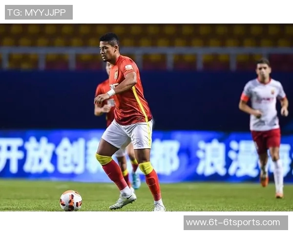 20岁中国球员邓雨婷在美国比赛中表现出色创赛季新高助球队险胜