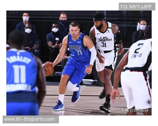 杰伦布朗半场表现低迷仅得7分罚球全中成唯一亮点