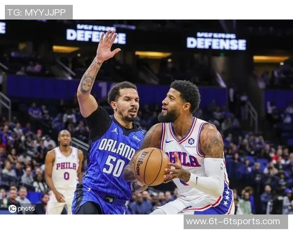 乌布雷与班凯罗体重差异明显却在场上展现顽强对抗精神