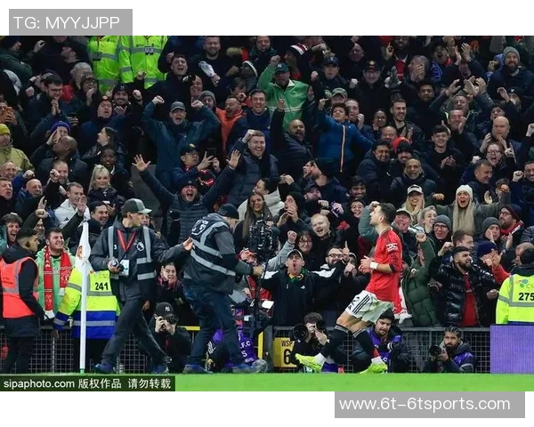 奥比马丁随曼联一线队训练舍什科受伤或为他创造机会